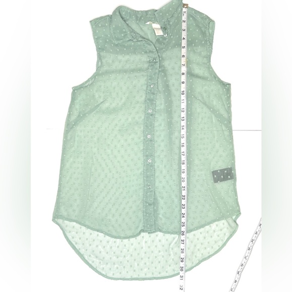 H&M Light Green Sleeveless Blouse Size 8 Lightweight Sheer Textured Spring Top - Picture 6 of 8
